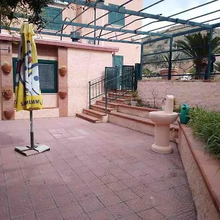 Villa Adelaide, A Reggio Calabria Fornaci (Reggio Calabria)