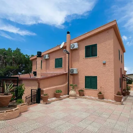 Adelaide, A Reggio Calabria Villa