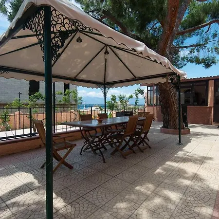 Adelaide, A Reggio Calabria Villa