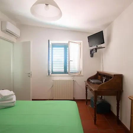 Adelaide, A Reggio Calabria Villa Fornaci (Reggio Calabria)