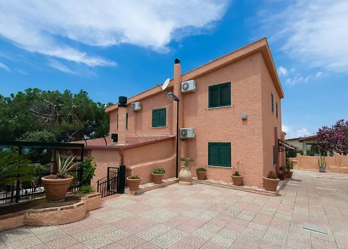 Adelaide, A Reggio Calabria Villa